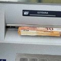 Neko je zaboravio da uzme 1.500 evra sa bankomata: Pronašla ih žena, o njenom potezu svi govore