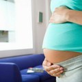 Da li je trudnici na bolovanju dozvoljeno da putuje u inostranstvo? Advokat detaljno objasnio propise za buduće mame u Srbiji