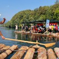 Jedinstveni karneval na vodi: Drinom u istom trenutku zaplovilo oko 25.000 ljudi FOTO