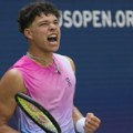 Australijan open: Šelton u četvrtfinalu, Monfis predao meč