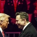Tramp je zauvek precrtao maska Svet se pita gde je nestala desna ruka predsednika, republikanci ne mogu da ga smisle