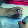 Ko je uradio domaći rad? "Učiteljica nije priznala domaći zadatak učenici jer ga je uradila majka, tužiću školu"; Poruka…