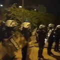 Interventna posle ponoći potisnula demonstrante koji su protestovali ispred kuće Miloša Vučevića FOTO, VIDEO