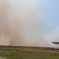 Veliki požar u Vršcu: Gore njive i nisko rastinje, vatrena stihija u blizini aerodroma (foto)