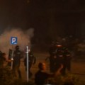 Četiri kordona policije okružilo građane u Novom Sadu: Studenti objavili da je policija bacila suzavac, biber sprej i…