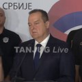 "Bačen je topovski udar na policiju": Dačić o neredima u Novom Sadu: Jednom policijskom službeniku otet pištolj