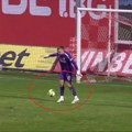 (VIDEO) Nestvaran autogol kroz noge Šejtanova u bugarskoj ligi
