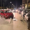 Karambol u Ulici kralja Petra Prvog: Izgubio kontrolu nad autom, pa oštetio više parkiranih vozila