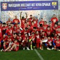 Evo ga i on! Pehar podigao i Zvezdin fudbaler koga navijači obožavaju, ali ne i Dejan Stanković