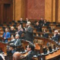 Opozicioni poslanici podnose zahtev za hitno sazivanje Odbora za odbranu i unutrašnje poslove i zahtevaju nastavak sednice o…