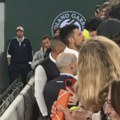 Snimak koji će vas raznežiti: Ovo je Novak Đoković uradio odmah posle treninga (video)