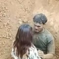 Zagrljeni čekali da ih bager zatrpa zemljom - u ime ljubavi: Jeziv prizor para iz Indije šokirao svet (video)