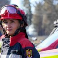 Hrabrost ne poznaje pol! Ovo je Kosmina, lepa Rumunka koja brani Srbiju od vatre: Evo šta je poručila svima