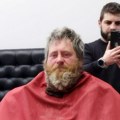Frizer iz Beograda obrijao i ošišao beskućnika, promena je neverovatna: "Sat pre njega došao mi je gospodin "lepo" obučen…