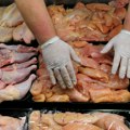 Tržište mesa u Srbiji: Cene žive vage padaju kod farmera, dok maloprodajne ostaju iste, evo da li će se menjati narednih meseci…
