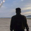 Погледајте - Ким надгледа војну вежбу: Северна Кореја изводи маневре „превентивног напада“ (видео/фото)
