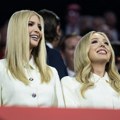 Ivanka i Tifani u crnom, čipka na šlicu posebno je privukla pažnju: Ovako su izgledale ćerke Donalda Trampa na svečanosti…