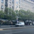 Devojku udario auto na Terazijama Pretrčavala ulicu van pešačkog prelaza, prebačena u Urgentni