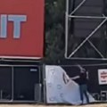 Exit o uklanjanju "Pumpaj" transparenata: Što više skidate, to nas više ima, odgovor stiže večeras