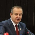 Dačić tvrdi da je dražavljanin Hrvatske priveden na protestu: Hrvatsko ministarstvo kaže da o tome „nisu zvanično obavešteni“…