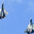 Su-57 pokazuje impresivnu akrobatiku u vazduhu /video/