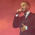 Večeras ćemo da opravdamo to što nas nije bilo 14 godina: Saša Kovačević se emotivnim rečima obratio publici u koncertu (foto)…