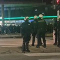 Policija u opremi za razbijanje demonstracija razdvaja dve grupe u Novom Sadu