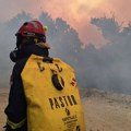 Nastavlja se borba s požarom u Ibarskoj klisuri, u gašenje se uključuje i helikopter