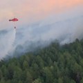 Moćni avion stigao u pomoć: Više požara širom Srbije: U Deliblatskoj peščari gori 3.500 hektara, letelica iz jednog naleta…
