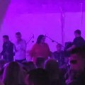 "Skloni to sa bine, odmah!" Pevačica divlja na Šabačkom vašaru: Besnija nego ikad preti kolegi, snimak se deli mrežama