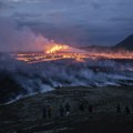 Erupcija vulkana na Islandu privukla hiljade znatiželjnika, uprkos opasnosti