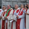 Sveštenici organizovali orgije, uhvaćeni nakon što je žigolu pozlilo! Skandal koji drma Vatikan