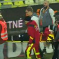 Teška povreda Milana Borjana: Bivši golman Zvezde na nosilima iznet sa terena