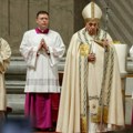 Papa Franja predvodio uskršnje bdenje u bazilici Svetog Petra