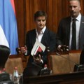 Međusobne prepirke i uvrede između vlasti i opozicije u Skupštini, Brnabić za sutra zakazala novu sednicu na kojoj će se…
