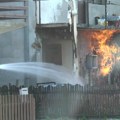Kragujevački vatrogasci spasili dvoje starih ljudi od požara, sprečili širenje vatre na ostatak kuće u Kolubarskoj ulici