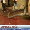 Novi vid protesta: Fekalijama na Gradsku kuću (video)