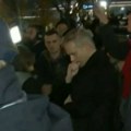 Napad na policiju u Beogradu na vodi: Opozicionari biju sve redom (video)