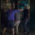 (uznemirujući video) „Nećemo oprostiti fašistički napad na našu decu“: Organizovana grupa blokadera brutalno prebija…