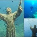 Neverovatan prizor u moru u Italiji - statua Isusa Hrista Privlači milione turista, a evo koju simboliku nosi i kako je…