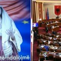 Haos u albanskom parlamentu! Kompjuteri vladaju ljudima! Ai ministarka se obratila poslanicima, krenuli da se gađaju po sali!