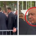 Ledeni tuš za Erdogana, blokirali ga nasred ulice "Stani tu dok prođe predsednik" (video)