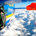 Horor na 4.500 metara: Padobran mu se zakačio za rep aviona, a da nije bilo ovoga teško bi preživeo