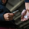 "Bodu se na par minuta da bi delovala, zbog ovoga je koriste tokom intimnih odnosa." Ova droga uništava istočnu Evropu, zovu…