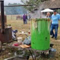 Pitka, klizi i ne udara u glavu: Radosav na "Veseloj mašini" ispekao najbolju šljivovicu