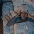 Zašto temperatura skače uveče i da li je opasna: Nije uvek bolest razlog, proverite da li imate ove navike!