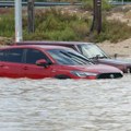 U UAE se raščišćavaju putevi i procenjuje šteta od poplava