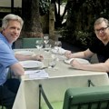 Vučić sa Edvardom Fergusonom: Danas ja plaćam ručak, a pošto ćemo da pobedimo u Gelzenkirhenu... FOTO
