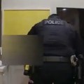 "Koliko treba ljudi da je izvučemo iz kuće?" Policija pozvana u pomoć zbog velilke zmije u Koloradu (video)