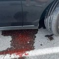 Jezivo! Srpkinja ispod auta u Grčkoj zatekla crvenu mrlju koja podseća na krv! Kristina: "Sva sreća da sam uradila ovo…